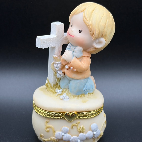 Precious Moments A Time for Prayer Little Boy With Cross Trinket Box - Picture 4 of 12